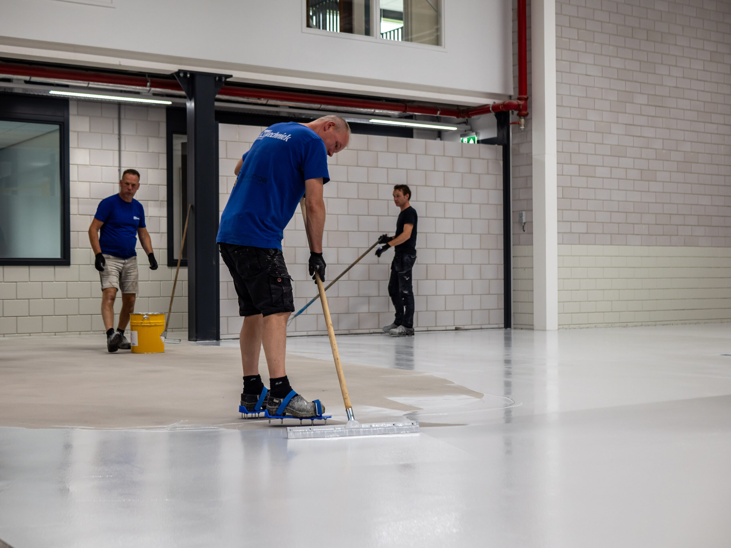 Productie van een Epoxy gietvloeren